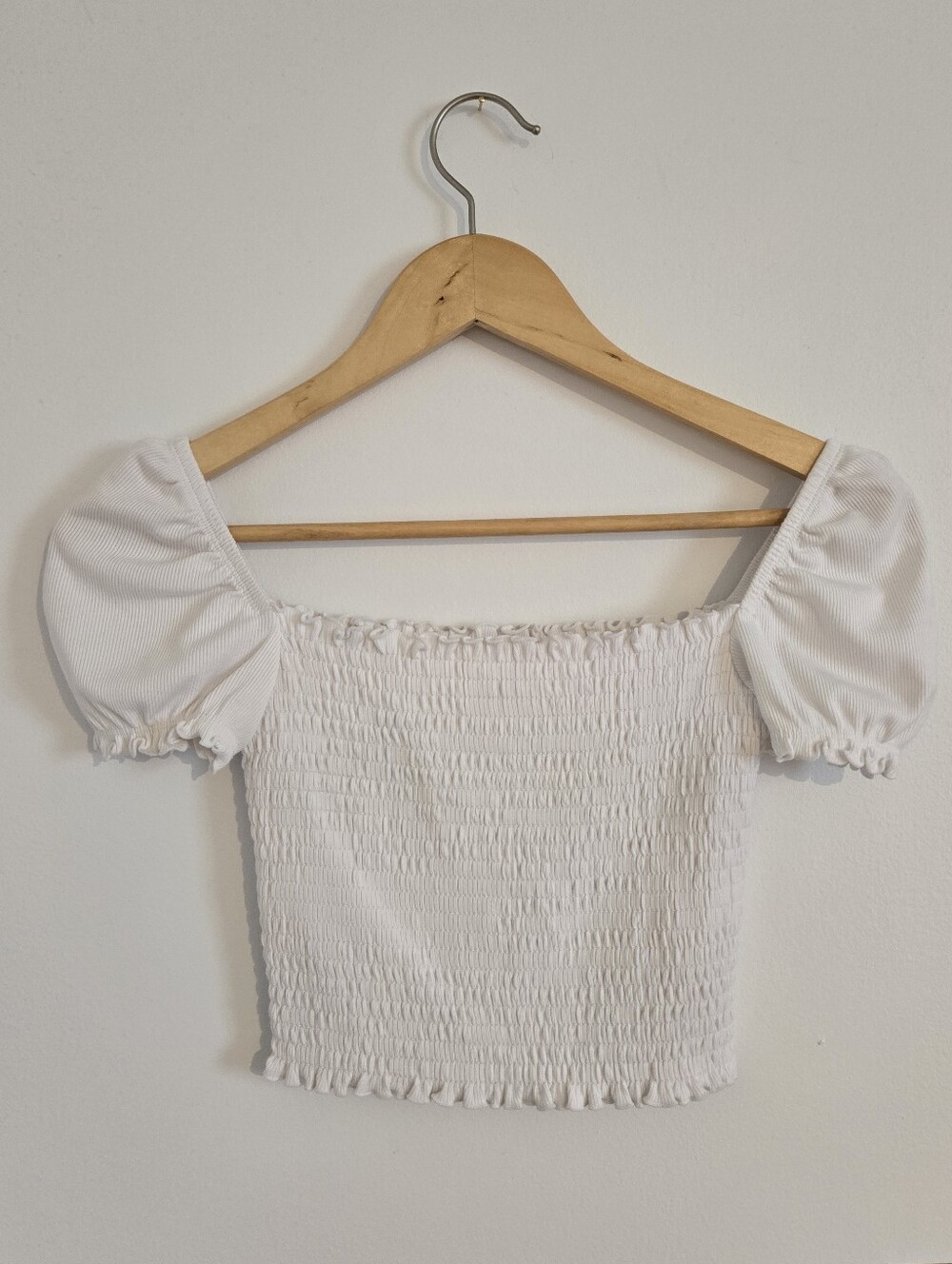 Aritzia Smocked Puff Sleeve Crop Top